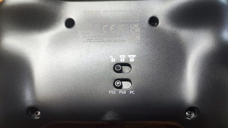 HORIファイティングコマンダーOCTAの背面