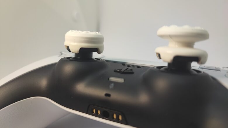 DualSenseのスティックにフリーク装着