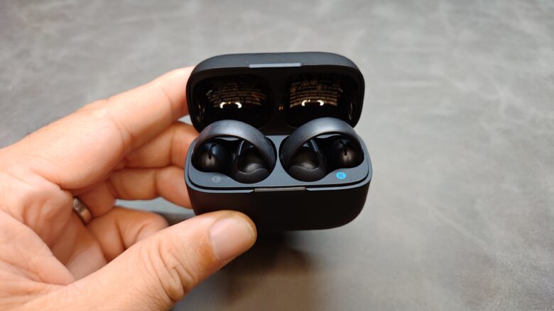 【正直レビュー】Anker Soundcore AeroClip|メガネ民歓喜!AeroFitと比較して分かった「付け心地」の正体とは?