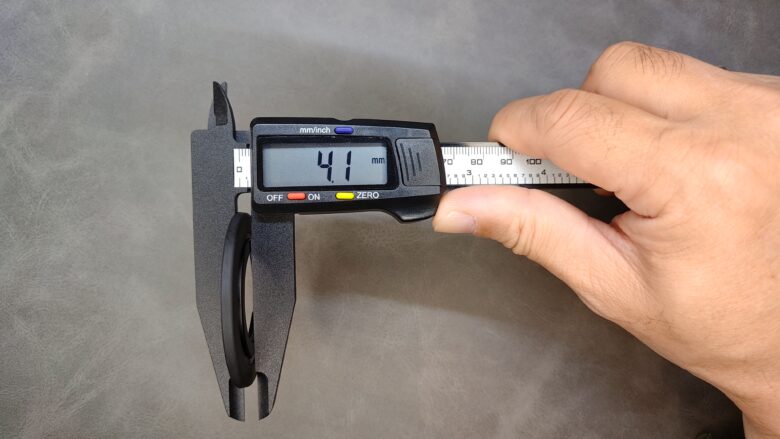 マグネット式スマートフォンリングの薄さ