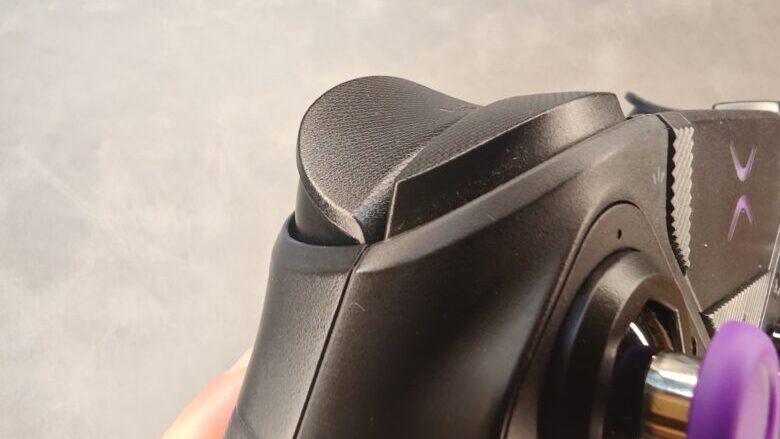 Victrix Pro BFGのトリガーボタン